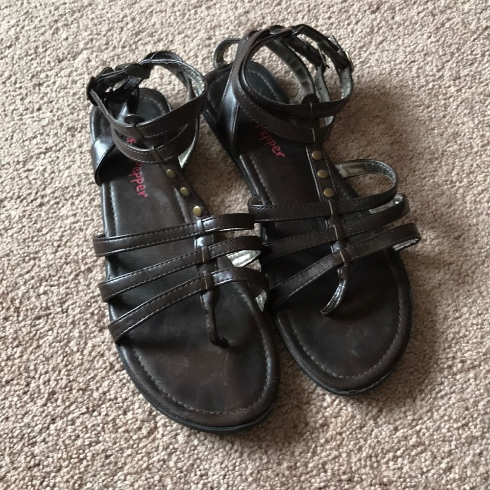 Pink & Pepper sandals Size 9. Dark brown.